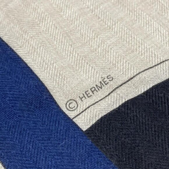 HERMES Triangle Geant -Gray Beige Dark Navy Multi Cashmere Silk Scarf 605-042825 - Picture 4 of 6
